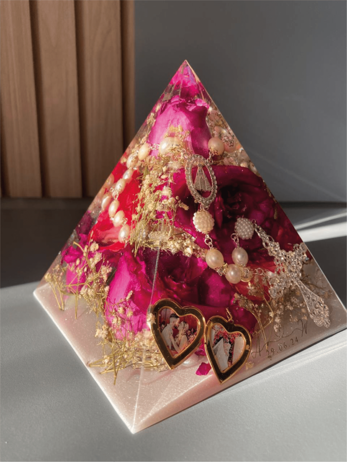 Piramide-2-Eternizacao-e-Trabalhos-em-Resina-Amore-Resina.png